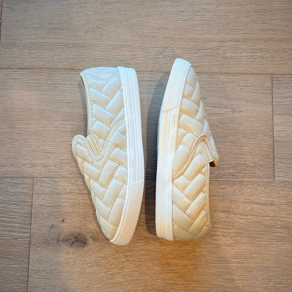 GAP Quilted Slip On Sneakers Girls Size 2